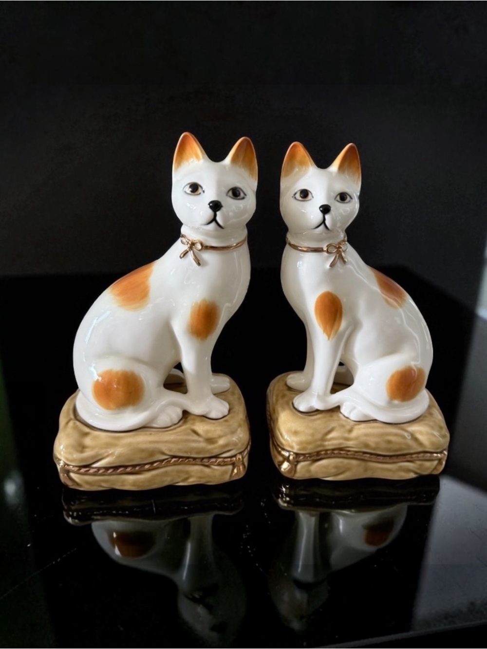 Andrea by Sadek 2 VTG Staffordshire Style ceramic cat figurines
